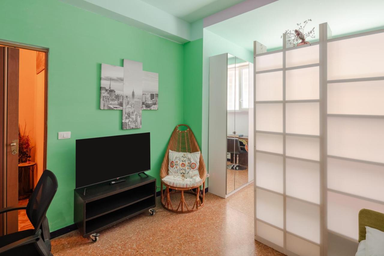 Apartment House Of Colours In Marconi, Rom
