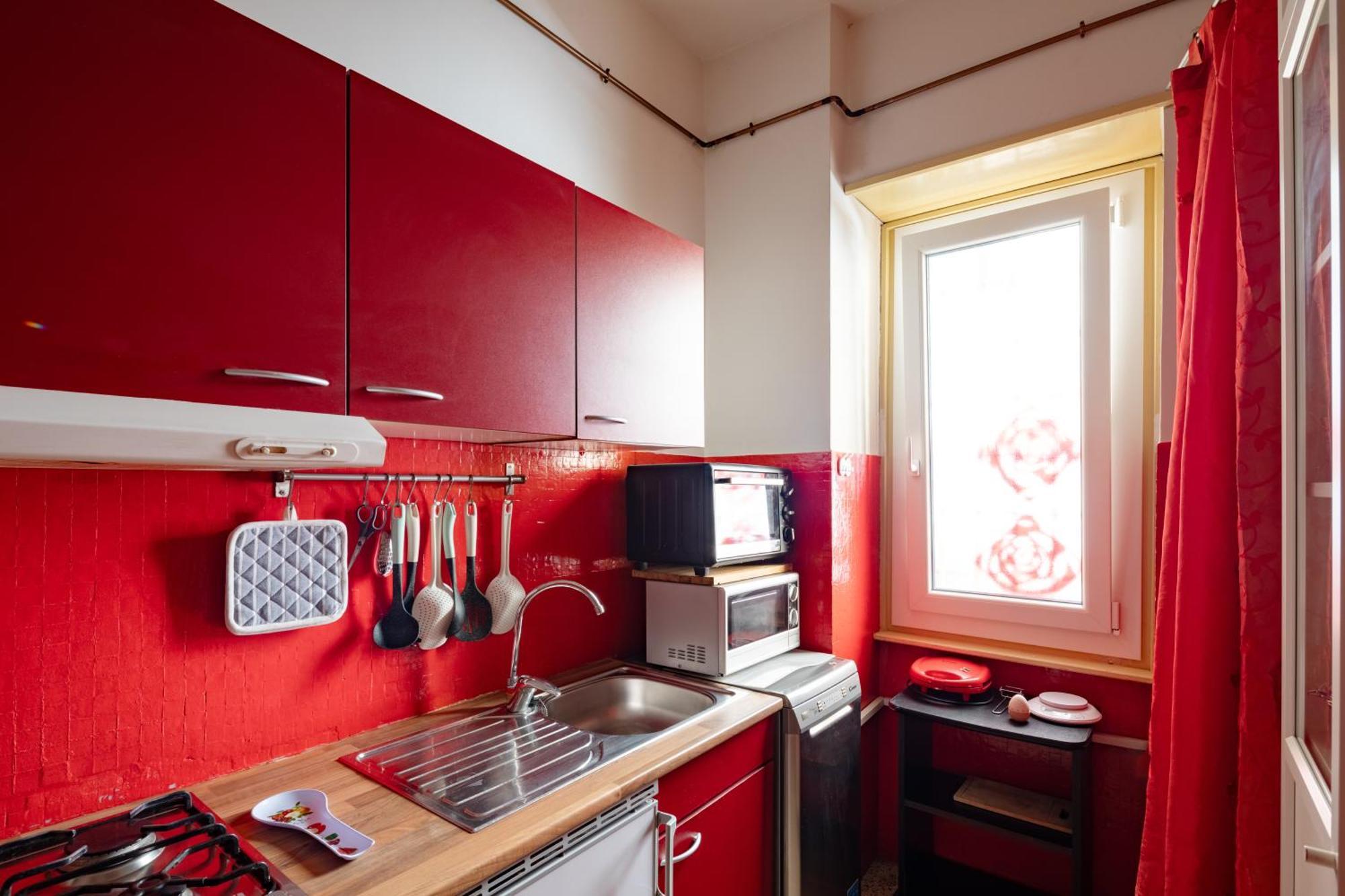 Apartment House Of Colours In Marconi, Rom